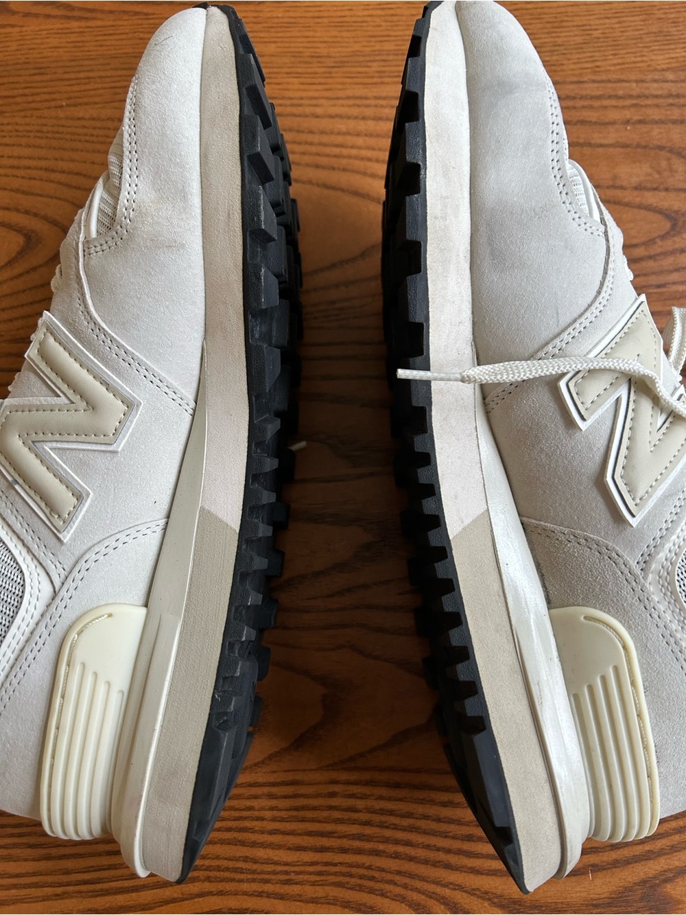 New Balance Off-White and Cream Lace-Up Sneakers 574 - Picture 6 of 6